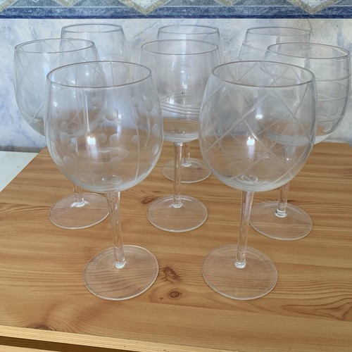 Lot verres vin pied en - à,