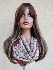 Perruque marron et mèches