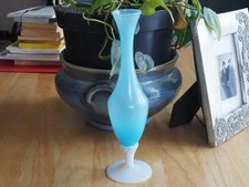 Vase Opaline Bleu & pied blanc