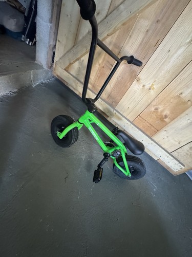 Mini bmx neuf encore sous