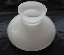 Globe opaline blanche -