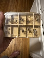 Vintage Plastic Fly Case With 30 Flies Mill River Fly Shop  (20 compartments)