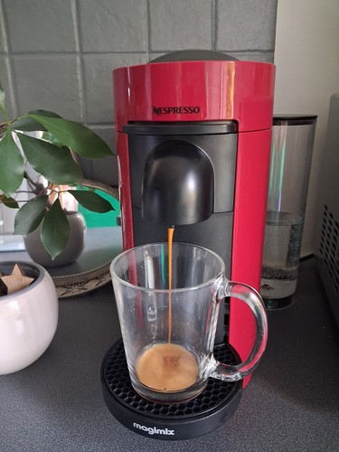 Machine cafe nespresso - machine, a