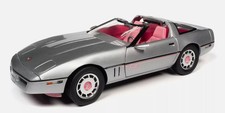 AMERICAN MUSCLE, CHEVROLET Corvette 1986 Gris et rose - BARBIE, échelle 1/18,...