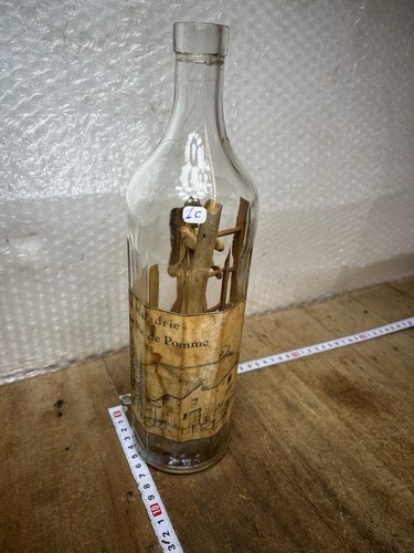 Ancienne Bouteille décor bois
