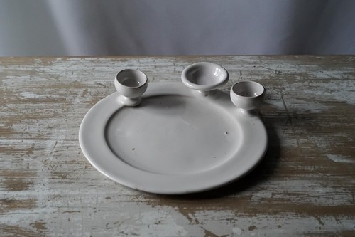 Curieux plat assiette ancien