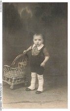 AVVP14-0831-FANTASY-BABY - Portrait of a baby - Chair