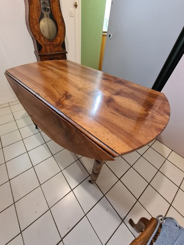 Table ronde noyer pieds - table,