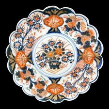 19th CENTURY JAPANESE HAND PAINTED IMARI SCALLOPED RIM PLATE *DECORATED BACK*