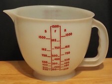 Pichet doseur verseur  bol  gradué mesureur  tupperware vintage. 2 LITRES