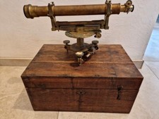 Ancien theodolite par Henri Morin niveau d'Egault géomètre lunettes en coffret