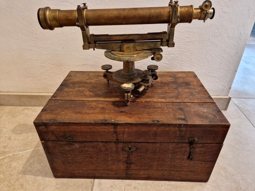 Ancien theodolite par - , henri