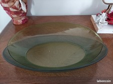 Plat tupperware ovale avec