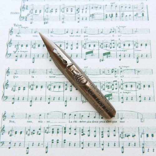 Ancienne plume estampée - plume, hinks