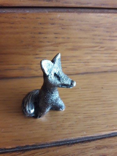 Petite figurine artisanale - petite,