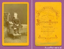 CDV Fillette en pose  assise