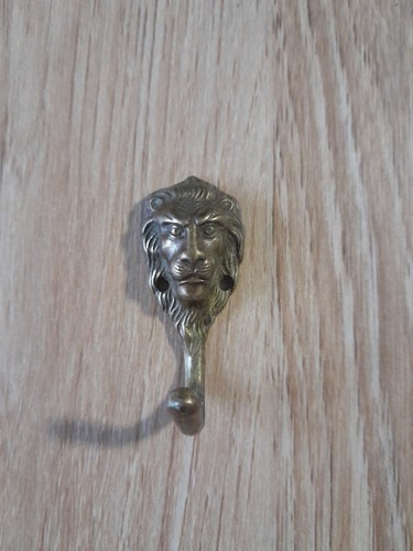 Accroche tête lion meuble - tête,
