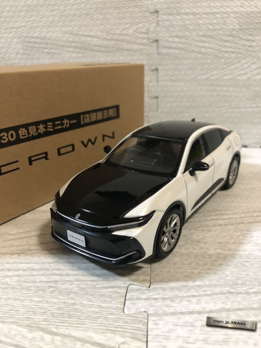 Modèle toyota crown crossover - modèle,