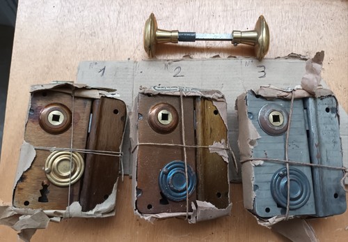Une ancienne serrure en - serrure,