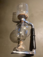 une ancienne cafetière de