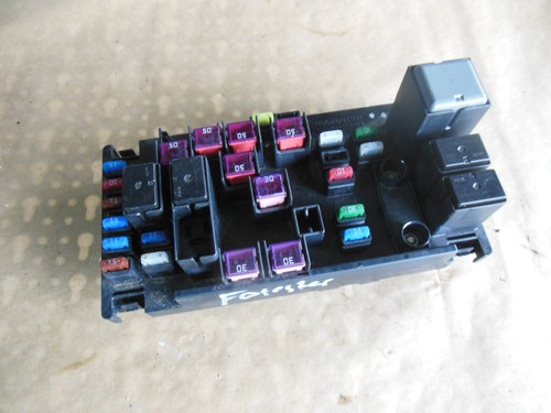 Boîte fusibles moteur - fusibles,