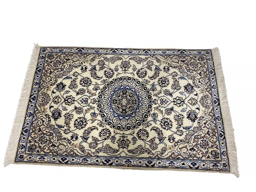Magnifique tapis nain - nain, en