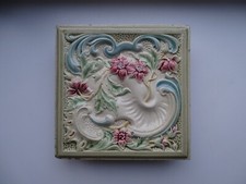 Carreau de fourneau en faience