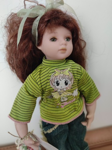 Petite poupée porcelaine - petite,