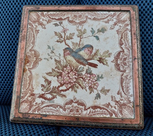 Dessous plat ancien bronze - dessous,
