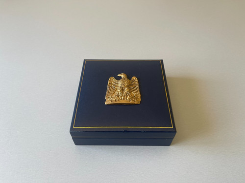 Boite carrée bleu avec