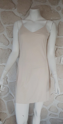 Fond robe couleur peau - de,