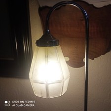 Lampe de table en acier