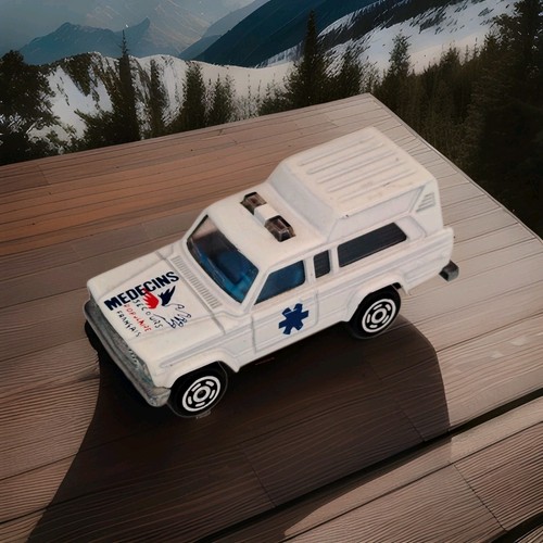 Majorette ambulance made - 1/64,