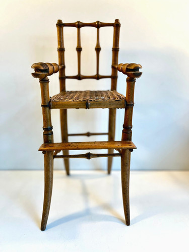 Belle petite chaise haute - petite,