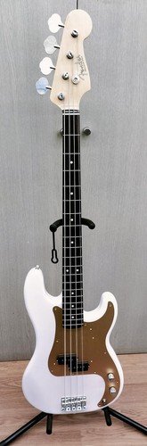 Guitare basse électrique