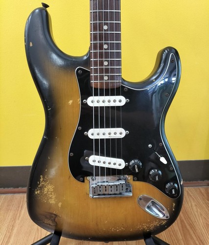 Guitare électrique - (fender),
