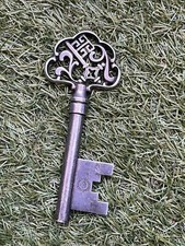 corkscrew bottle opener shaped key in silver metal