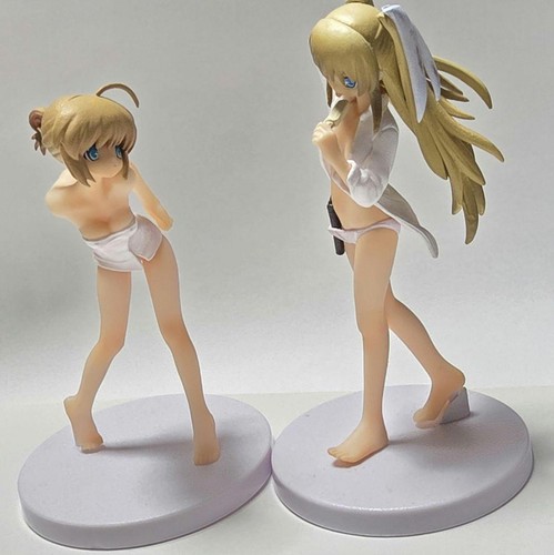 Lot deux figurines - deux,