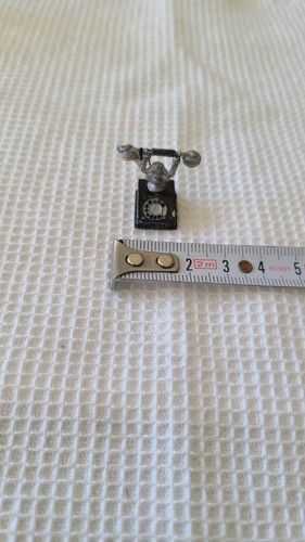 Ancien téléphone miniature