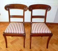 Deux Chaises Biedermeier Vers 1830 En Acajou