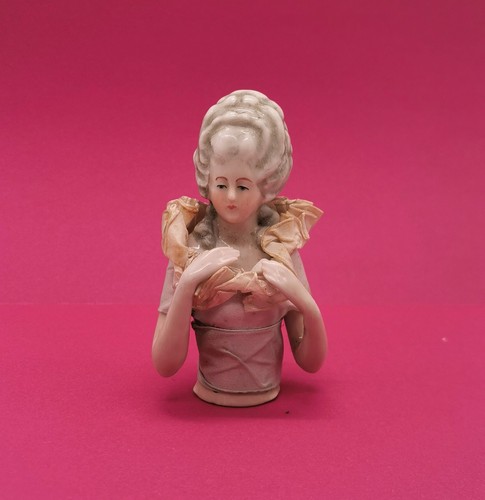 Ancienne demi figurine - demi,