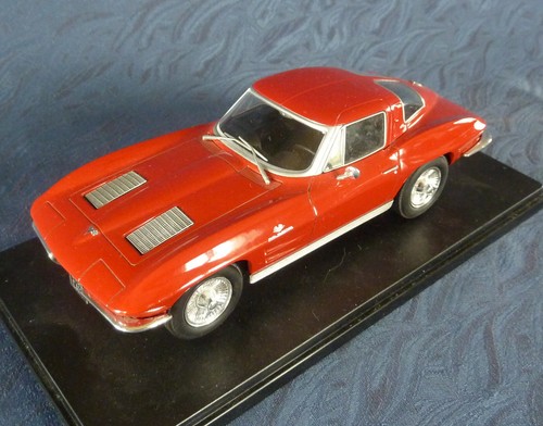 Voiture miniature 24 - miniature, au