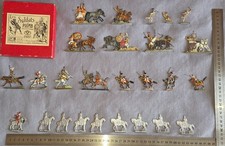 Lot 26 Figurines Plat d'