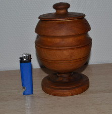 Beau pot, bonbonnière en bois