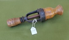 ANCIENNE BOUCHONNEUSE BOIS ET FER FORGÉ - TRÈS BEL OBJET - L37