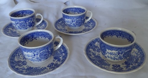 Tasses café et soucoupes - tasses, À