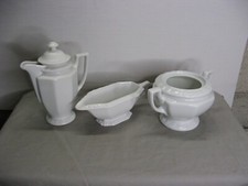 3 pièces en porcelaine