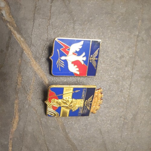 Lot insignes pucelles - lot,