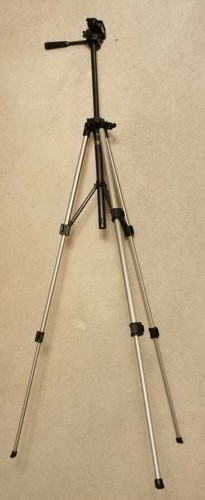 Velbon 440 tripod tall - 4',