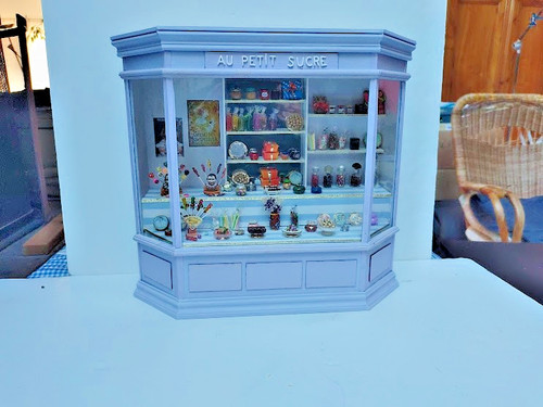 Poupée décor vitrine de - poupée,
